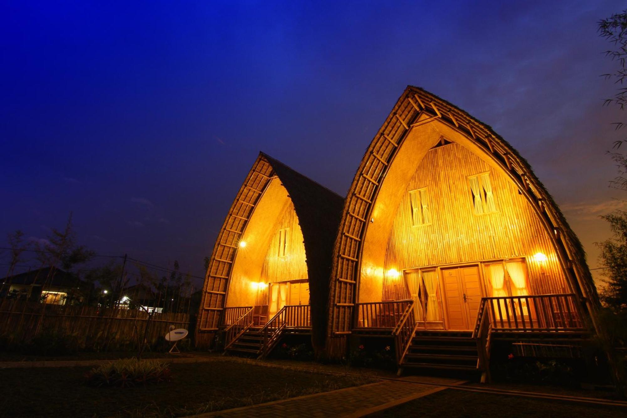 Villa Chavaminerva Bambu - Lembang Cikareumbi エクステリア 写真